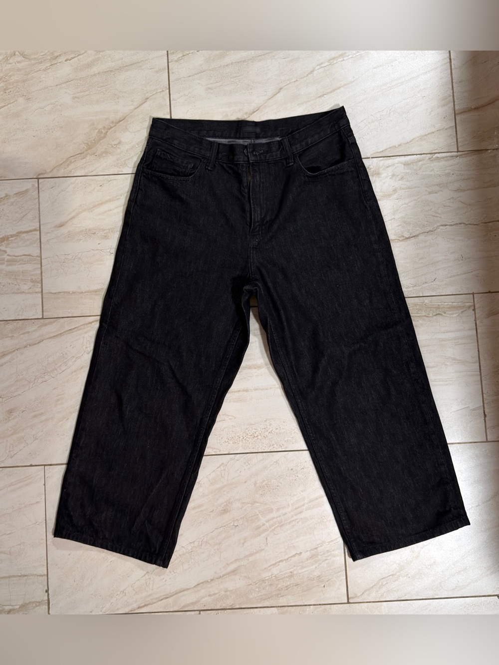 UNIQLO WIDE LEG BLACK WASH DENIM